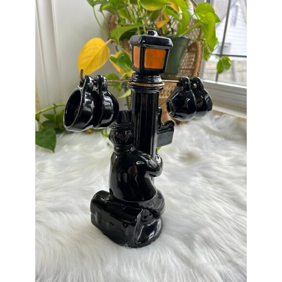 Vintage whisky decanter man pole streetlight sake sat shot glasses - Picture 6 of 7